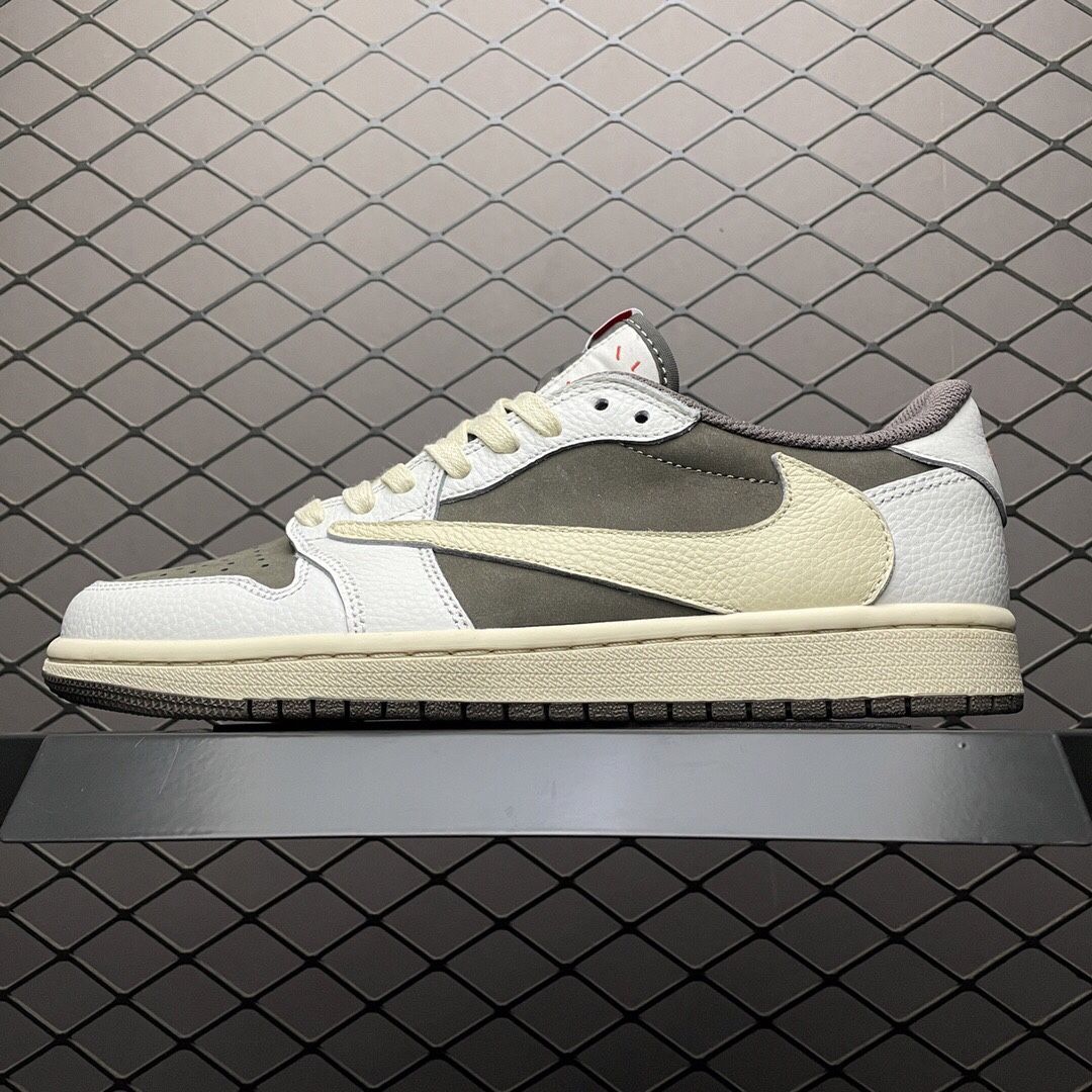 Air Jordan 1 Men’s Sneaker With Box New