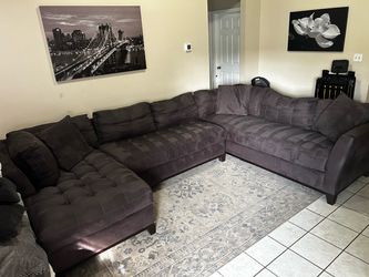 !!Free delivery!! Cindy Crawford U shaped sectional couch