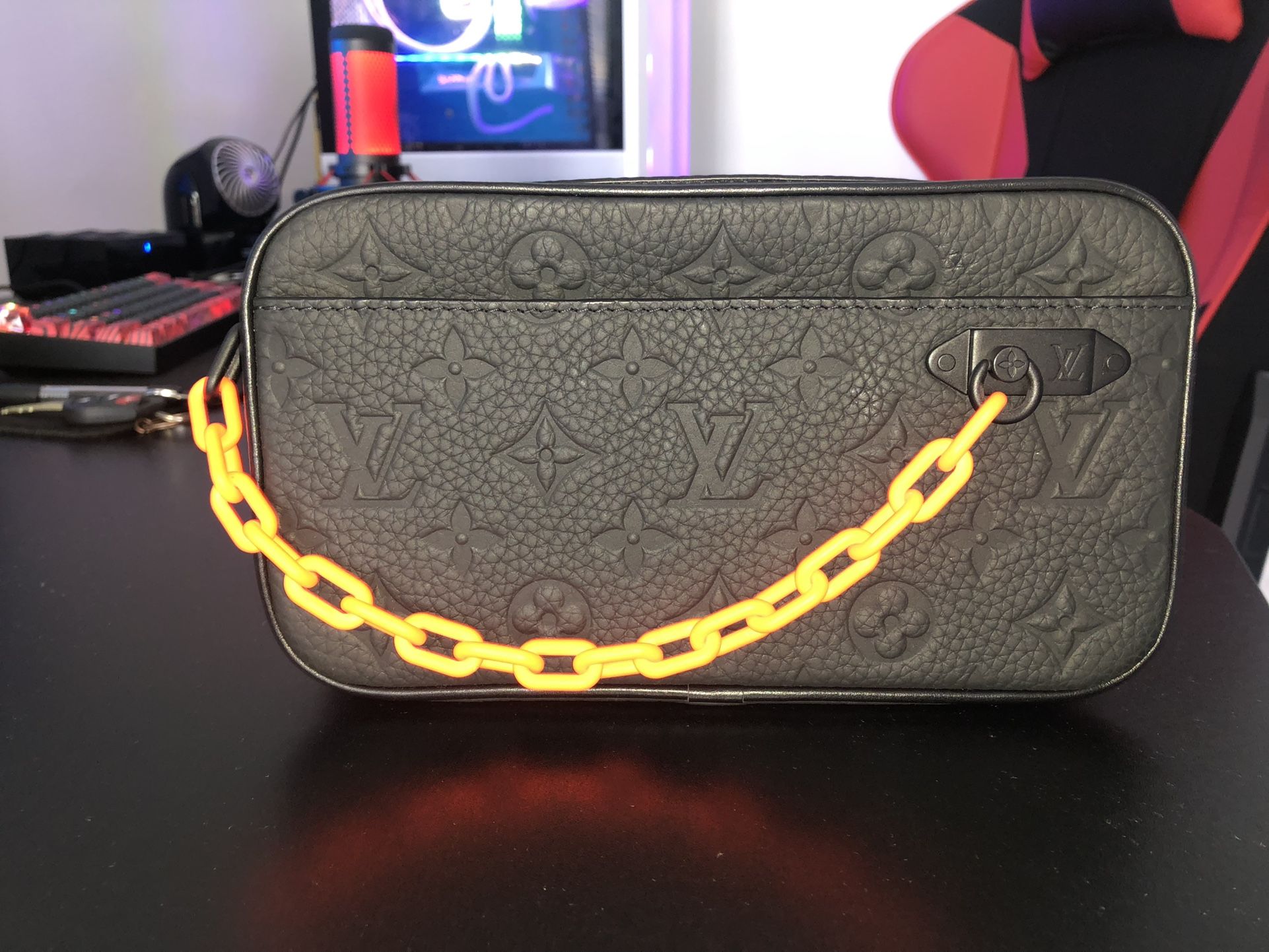 LOUIS VUITTON Taurillon Monogram Uniformes Solar Ray Soft Pochette Volga  Belt Bag Black for Sale in Lynwood, CA - OfferUp