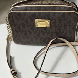 Michael Kors  Crossbody purse