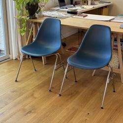 Herman Miller Eames molded plastic stackable chairs