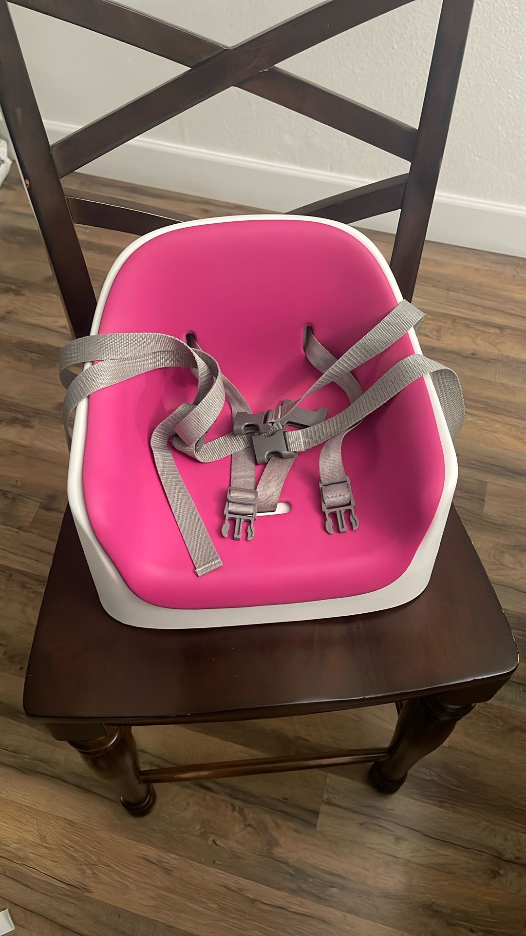 Nest Booster Seat with Removable Cushion