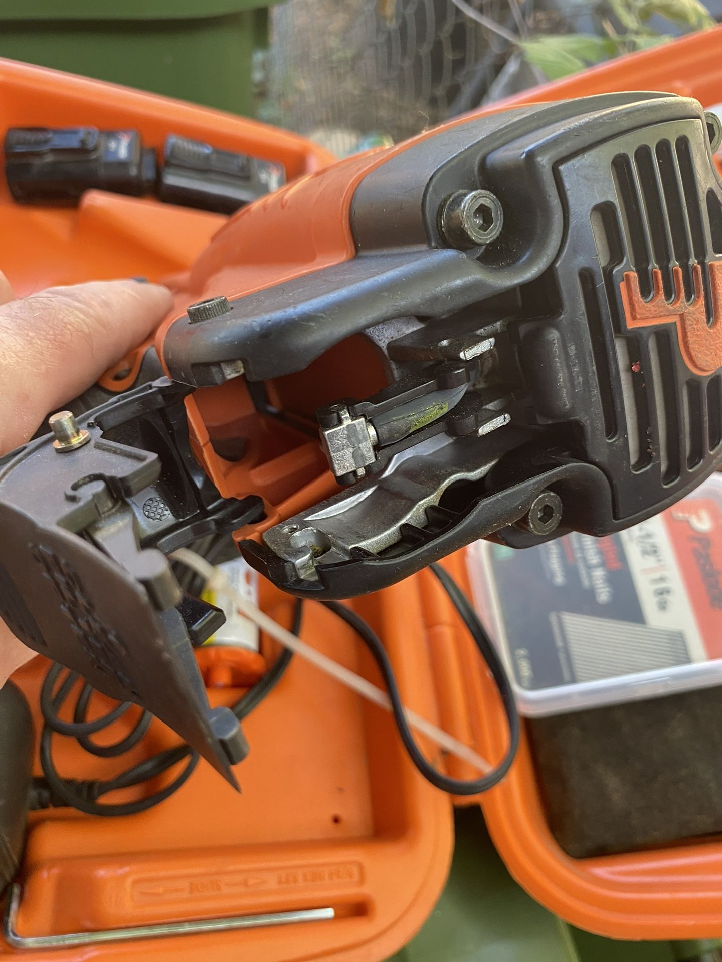 Framing Gun And Finish Nailer Gun for Sale in Granbury, TX OfferUp