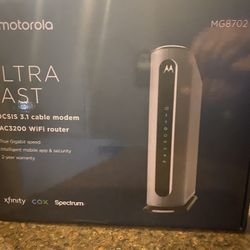 Motorola MG8702 DOCSIS 3.1 Cable Modem Plus AC3200 Wi-Fi Router 