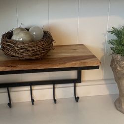 Cute wall shelf with 5 sturdy hooks