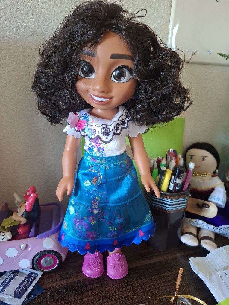 BEAUTIFUL DOLL LIKE NEW PRECIOSA MUÑECA  Como Nueva 