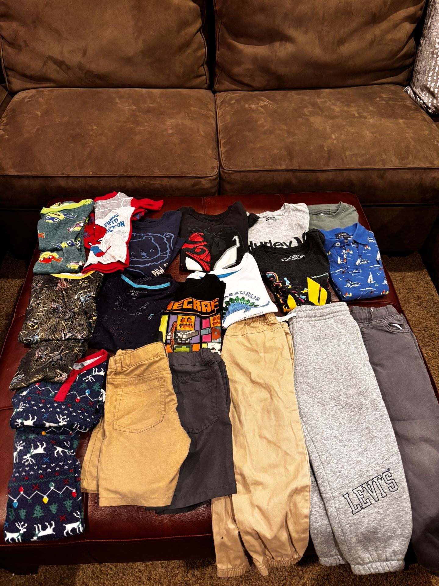 Boys Size 4/5 Clothing Bundle. Everything in good condition. Located in Murray