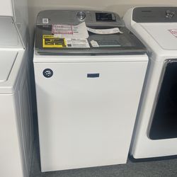 Washer top load Maytag 5.2 Cu Ft Original price is $1149 Our price is $795 financing is available no credit needed