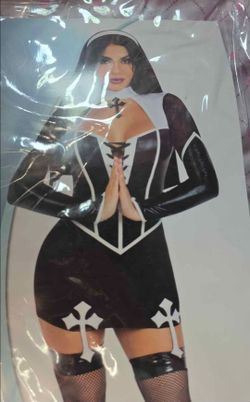 COSTUME