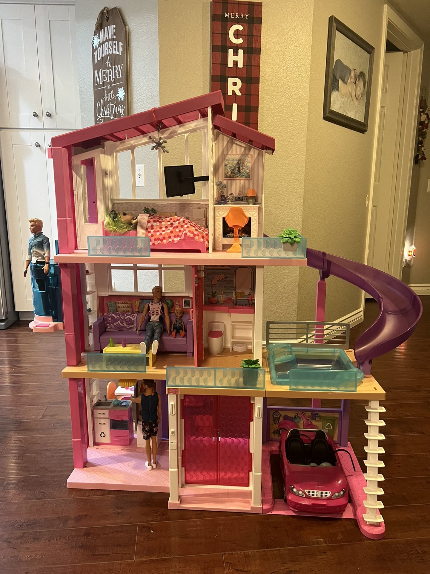 Barbie House Plus a lot Of Extras for Sale in Pasadena, CA - OfferUp