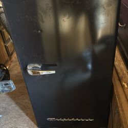 Frigidaire Freezer/refridg. 18””x 32”