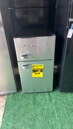 Mini fridge with top freezer