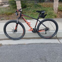 Scott's 29 inch mountain bike