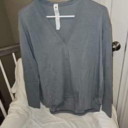 Lululemon  V Neck Long-Sleeve Shirt 