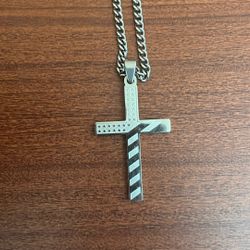 Silver Necklace W Cross Pendant 