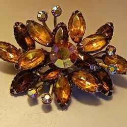 Vintage Gold Tone Brooch With Amber Colored Stones