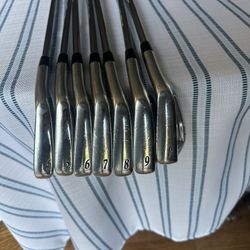 Srixon Z785 4-PW Irons