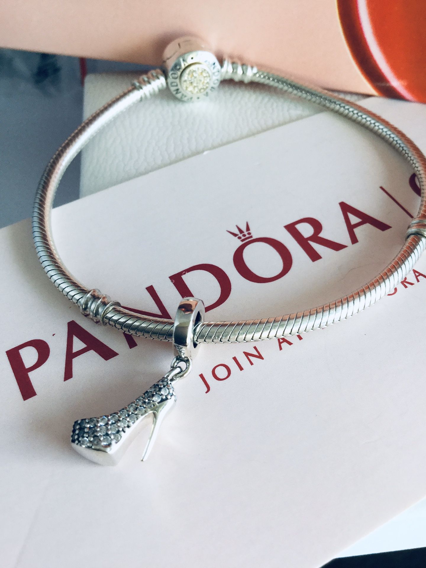 Authentic pandora charm Comes with dust bag I do only ship through OfferUp