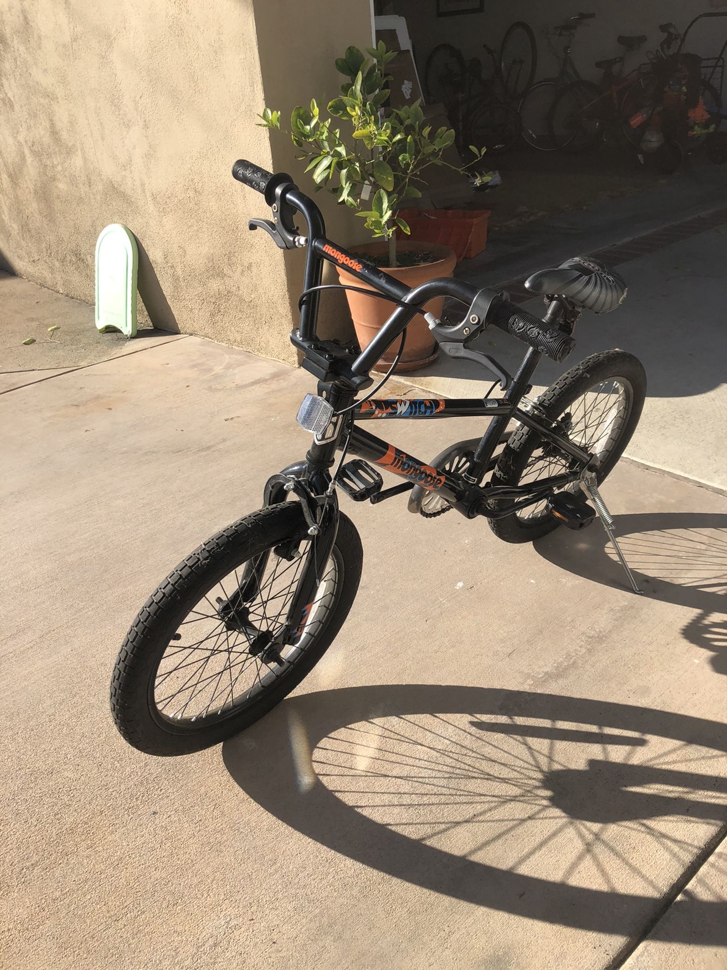 Mongoose Switch Kids Bike 18” frame