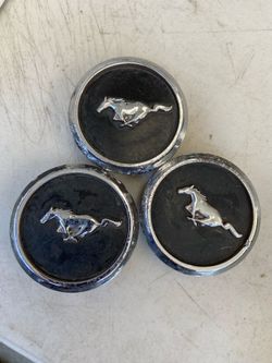 Ford mustang 05-09 Oem center rim caps
