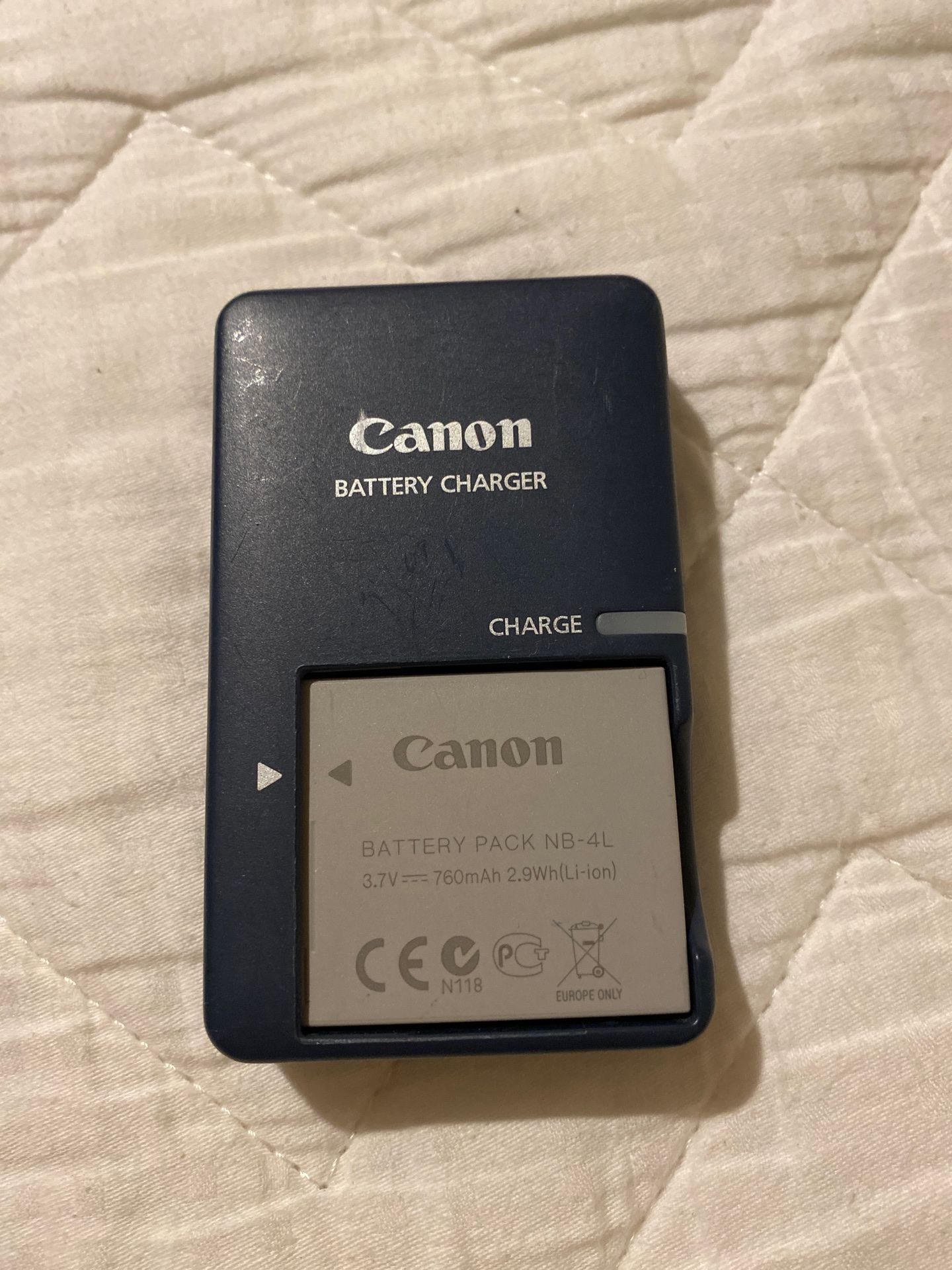 Canon battery charger CB-2LVG and canon battery pack NB-4L
