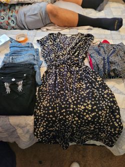 $5 bag of womens clothing size medium and size 10