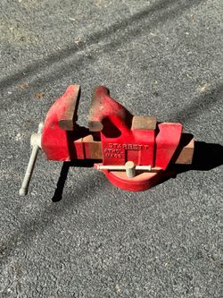 Vintage Starrett Athol swivel base machinist 4” bench vise