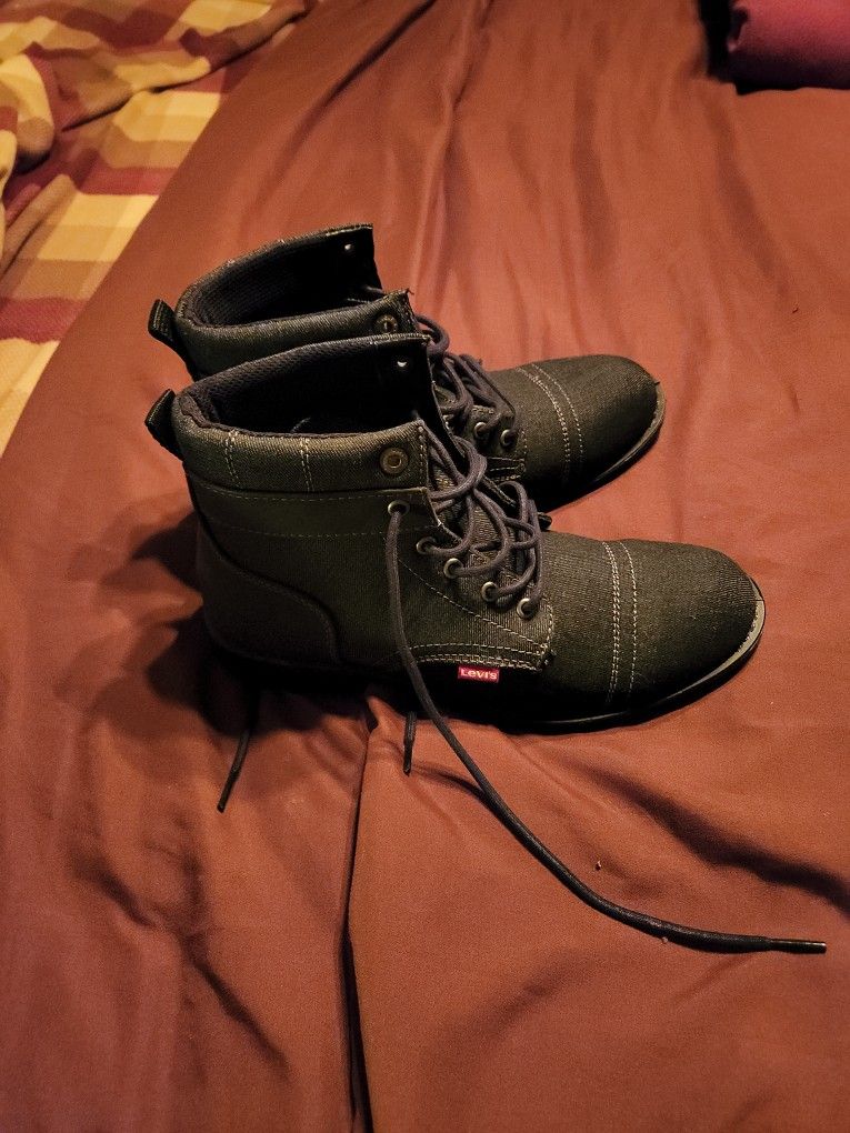 Levis Mens Boots Size 9