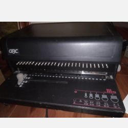 GBC 111PM-3 28 Hole Binding Machine Paper Punch 115VAC W/ Foot Pedal