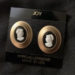 Costume brooch earrings