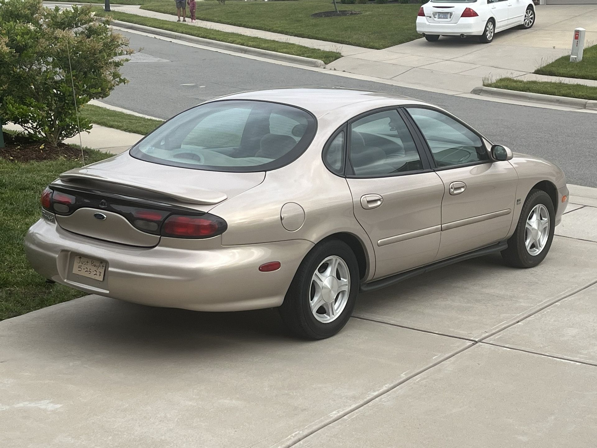 1999 Ford Taurus