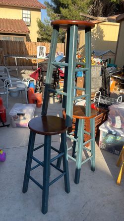 Bancos , stools (wooden)