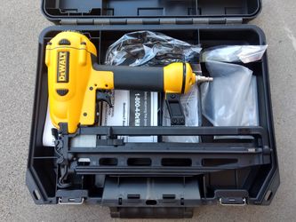 DeWalt D51257 straight air finish nailer for Sale in Sun City AZ
