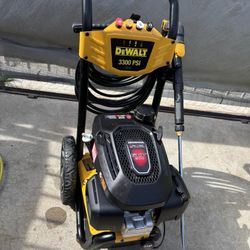3300 Dewalt Power Washer. Motor Honda