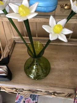 Glass flower vase & red vase 15 each