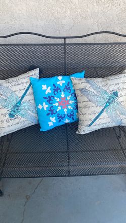 Three Outdoor Pilliws