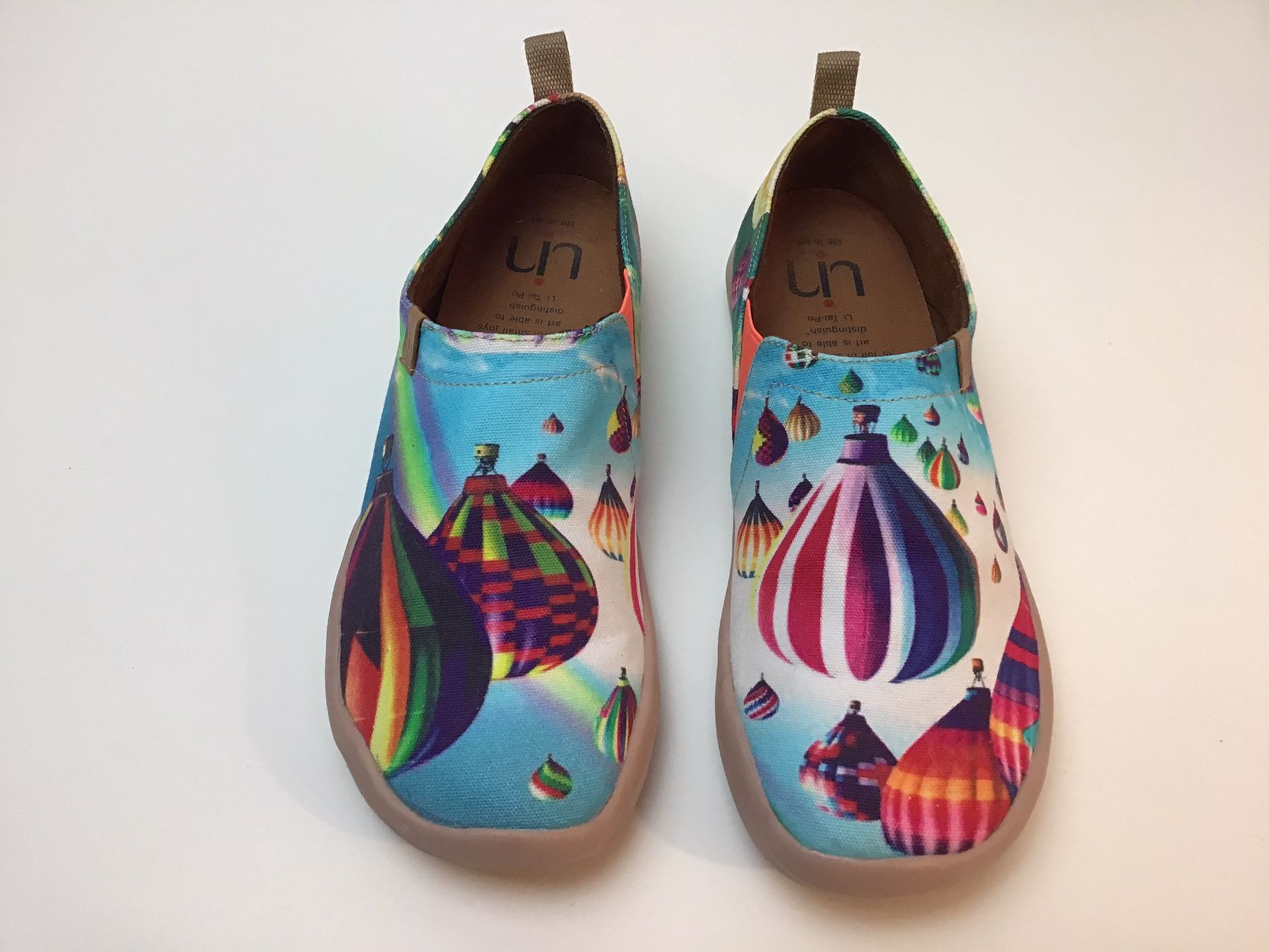 UN Art shoes hot air balloons women’s 9