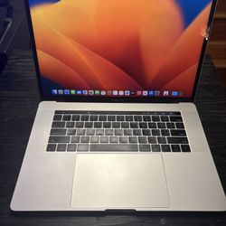 2017 Apple MacBook Pro 15 INCHES 16GB Intel I7 6Core 512GB With Only 8 Count On Battery, Excellent Shape, Comes With Charger