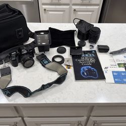 Minolta Maxxum 3000i SLR Film Camera Sigma AF Zoom Lens with Case