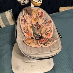 4 Moms Swing 