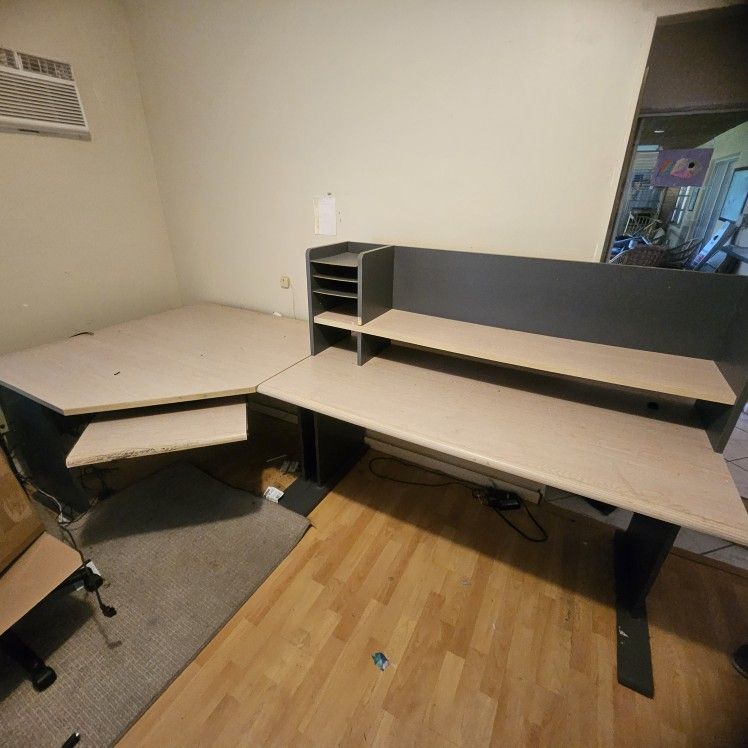 Large Corner Desk With Hutch