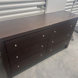 Beautiful Solid Wood 6-Drawer Dresser