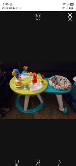 Baby walk around walker