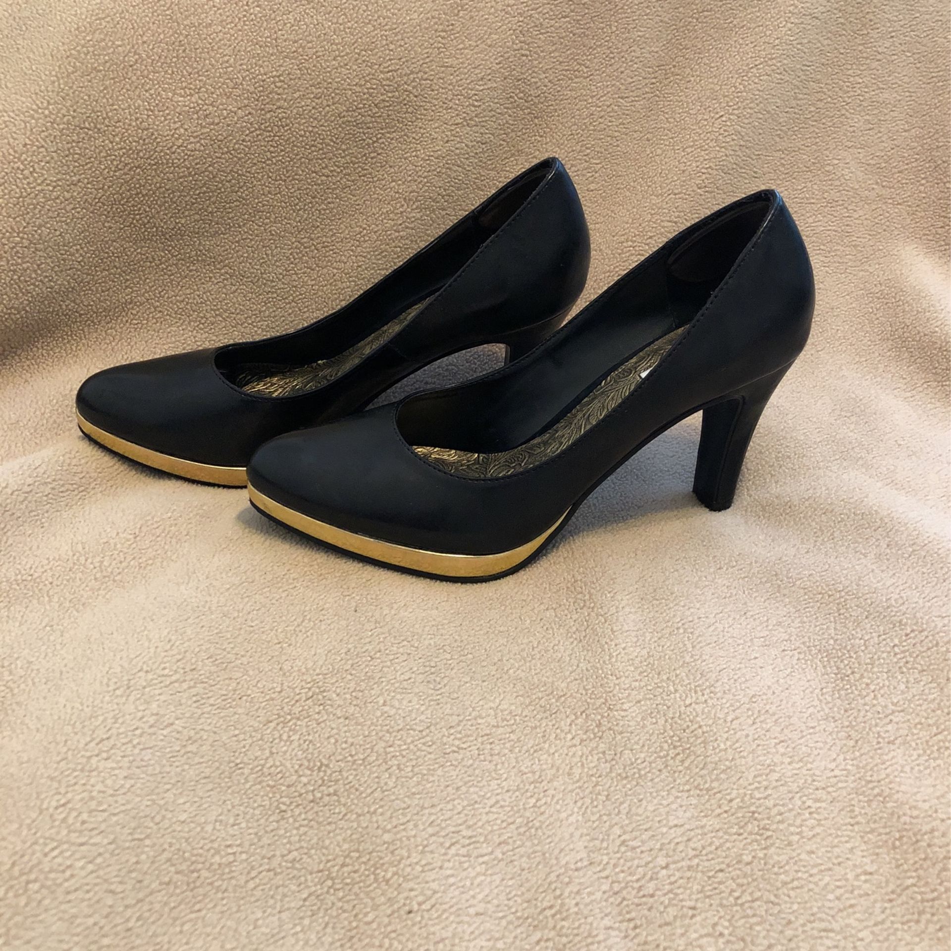 Women’s Black Metro 7 High Heels 8M