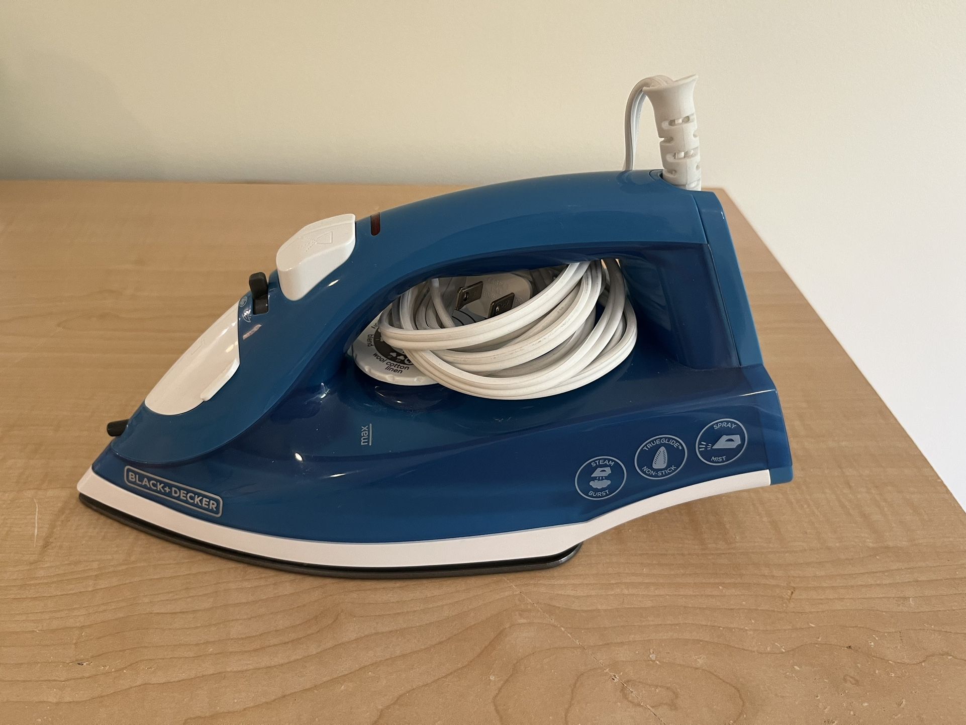 BLACK+DECKER Steam Iron