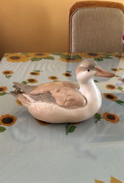 Duck figurine