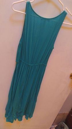 Vestidos semi nuevos se usaron una vez $9 cada uno