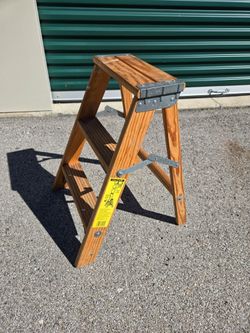 Wood 2ft Step Ladder."CHECK OUT MY PAGE FOR MORE DEALS "