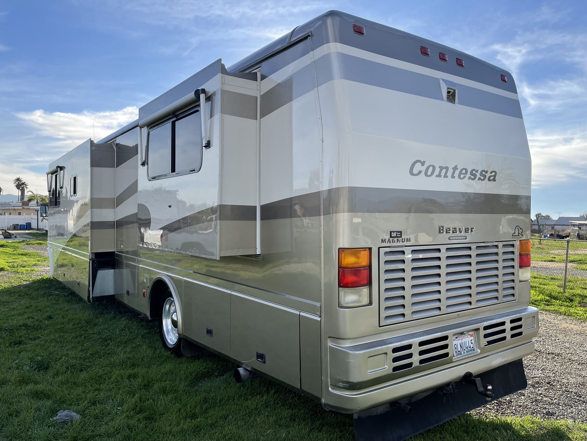 2002 Beaver Contessa, Double Slide 56K Miles 330 Horse for Sale in 2002 Beaver Contessa, Double Slide 56K Miles 330 Horse for Sale in