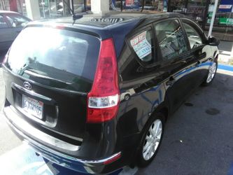 2009 Hyundai Elantra Touring Hatchback 5 speed stick shift 35 mpg